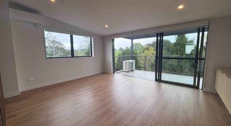 Modern Townhouse in Prime Location - Photo 3