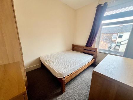 4 bedroom terraced house to rent - Photo 5