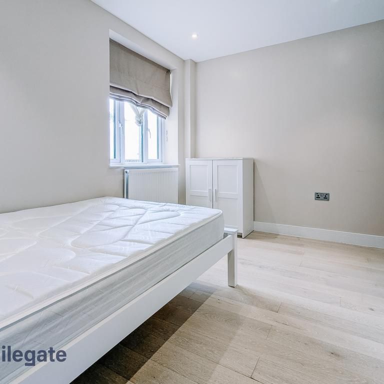 1 bedroom in a flat share to rent - Photo 1