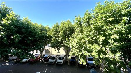 1 pièce - 29,85 m² - 2ème étage - Colocation non autorisée - Photo 2