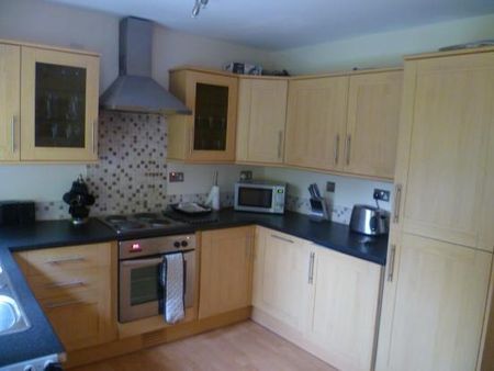 3 bedroom semi-detached house to rent - Photo 5