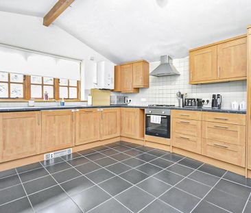 3 bedroom semi-detached house to rent - Photo 4