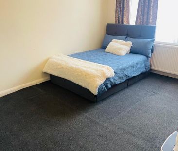 1 bedroom in a house share to rent - Photo 3