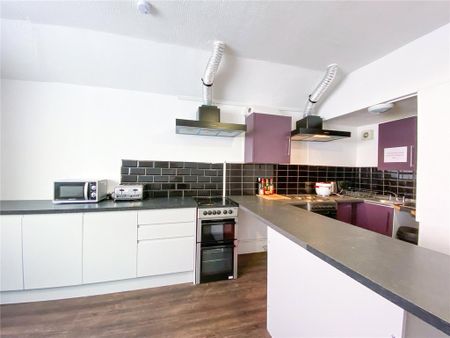 1 bedroom in a house share to rent - Photo 4