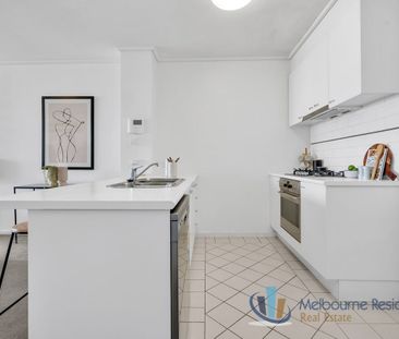Unfurnished Spacious and Light Filled Apartment - Photo 6