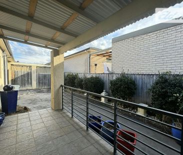 MODERN TOWNHOUSE - Photo 4