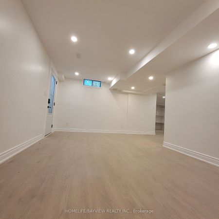 For Lease - 14 Eves Court, Newmarket, Ontario - Photo 2