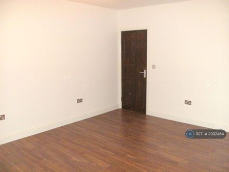 3 bedroom flat to rent - Photo 2