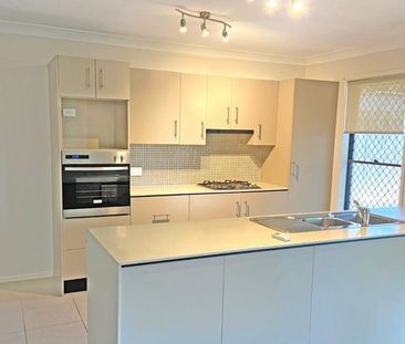 Spacious Family Home! - Photo 5