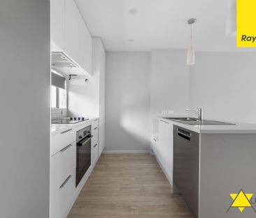 Modern, Low-Maintenance Living in Te Atatu Peninsula - Photo 3
