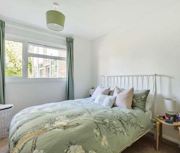 Davos Close, Woking, GU22 - Photo 4