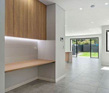 CONTEMPORARY DUPLEX IN PRIME LOCATION - Photo 3