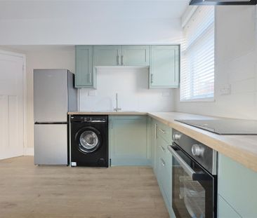 2 bedroom Flat to rent in Ferndene Grove, High Heaton, Newcastle Up... - Photo 4