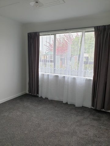 Recently renovated 2 bedroom property - Photo 2