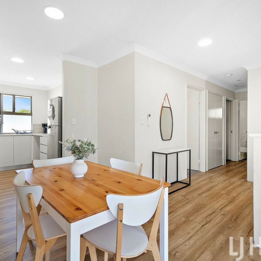 Fresh Stylish Apartment � Walk to the Foreshore - Photo 1
