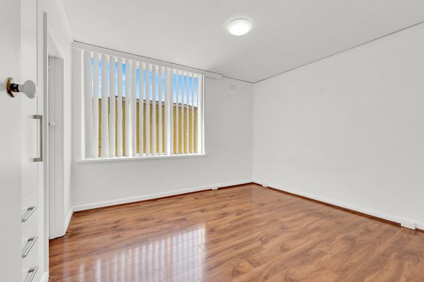 North-facing modern retreat - Photo 1