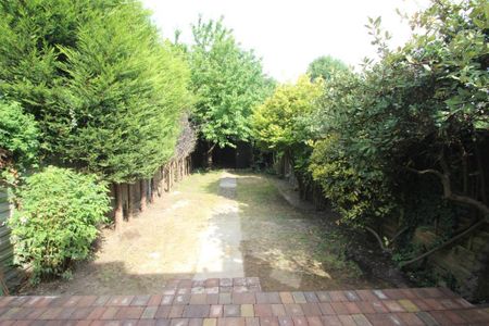 House share to rent - Photo 2