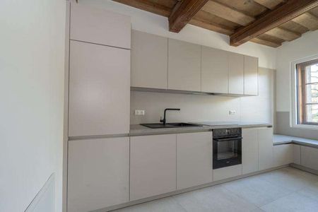 Einziehen und Wohlfühlen: Top-sanierte 2-Zimmer Wohnung in Steyr mit eigener Terrasse im Zentrum - Photo 4
