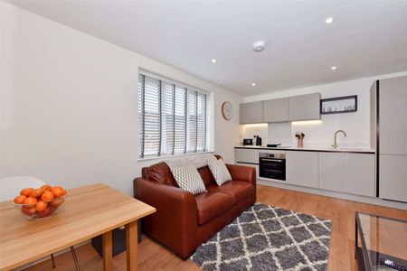 SHORT TERM - A one bedroom apartment, fully furnished with all bills included and offered for short term lets - Photo 3