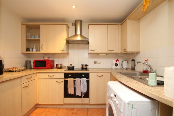 2 bed Apartment for Rent - Photo 1