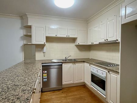 Tranquil sanctuary with lock up garage, convenient hassle-free urban living - Photo 4