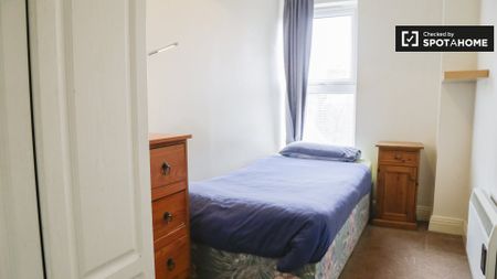 Room in 3-bedroom apartment in Downtown, Dublin - Photo 5