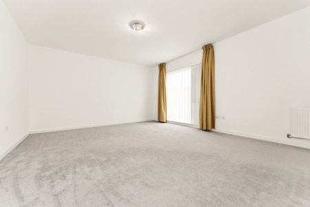 Hobson Road, Trumpington, Cambridge £4,500 pcm ⓘ The monthly or weekly payment required by the landlord. Read our glossary page , 4 bedrooms, mid terrace house, to let * Tenant info - Photo 2