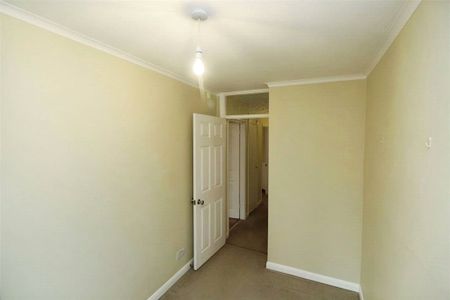 Broomhall End, Woking - Photo 3