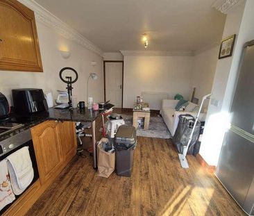 Edward Close, St Albans, AL1 - Photo 2