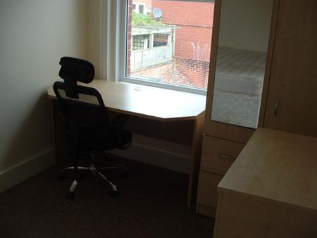 5 bedroom terraced house to rent - Photo 4