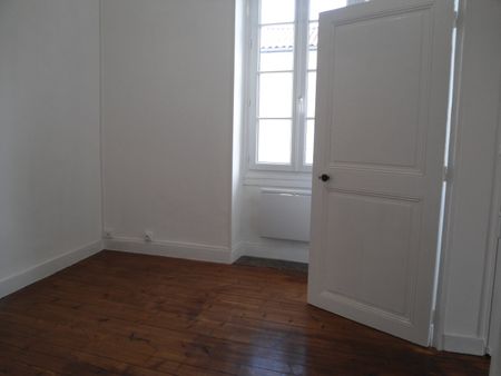 Location Appartement 2 pièces 31m² COGNAC 16100 - Photo 2