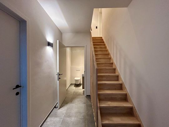 Prachtig gerenoveerde HOB met 3 slaapkamers te Rumbeke! - Photo 1