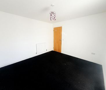 4 bedroom semi-detached house to rent - Photo 4