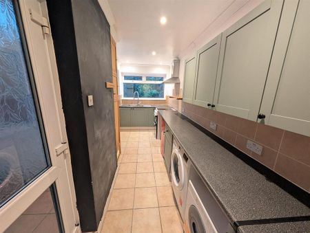 2 bedroom end of terrace house to rent - Photo 4