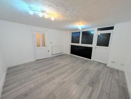 4 bedroom terraced house to rent - Photo 3