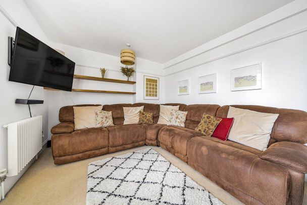 Eaglesfield Road, London, SE18 - Photo 1