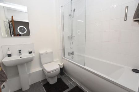 2 bedroom apartment to rent - Photo 5