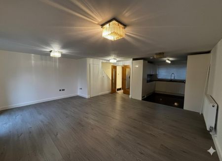 4 bedroom semi-detached house to rent - Photo 2