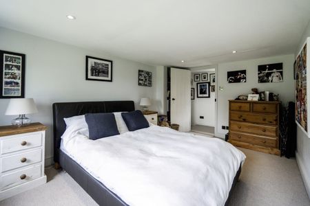 5 bedroom detached house to rent - Photo 5