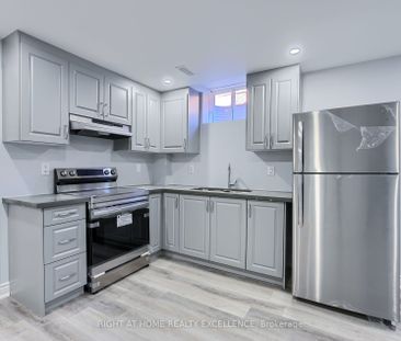 Detached Home For Lease | W8122792 - Photo 6