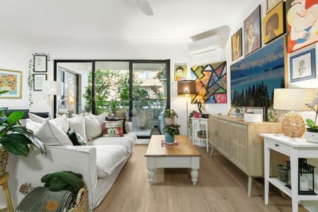 FULLY RENOVATED APARTMENT WITH LIFT ACCESS AND COASTAL EASE - Photo 2