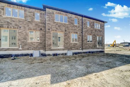 Condo Townhouse For Lease | E9033646 - Photo 5