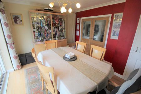 4 bedroom detached house to rent - Photo 3