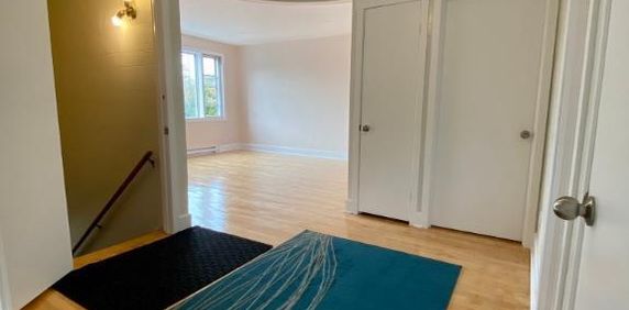 5 1/2 for rent in NDG / 5 1/2 a Louer dans NDG - Photo 2