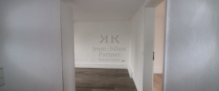 Kleine Dachgeschosswohnung in zentraler und doch ruhiger Lage - Photo 1