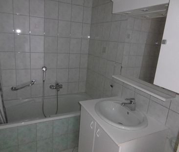 Location Appartement 3 pièces 84m² - Photo 3