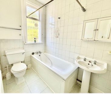 2 Bed Flat, Clements Road, E6 - Photo 4