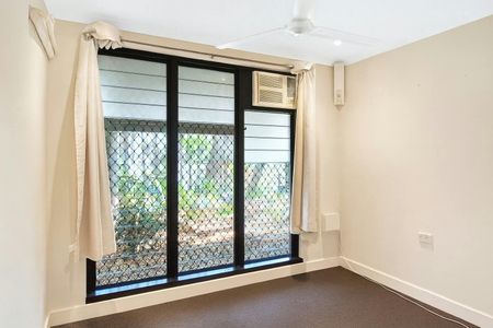 PERFECT HOUSE IN GREAT LOCATION - Photo 2