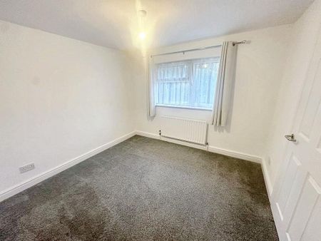 4 bedroom semi-detached house to rent - Photo 5