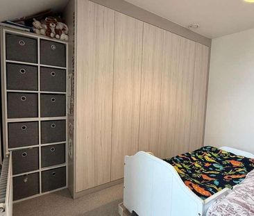 Marine Crescent, Ilford, IG6 - Photo 3